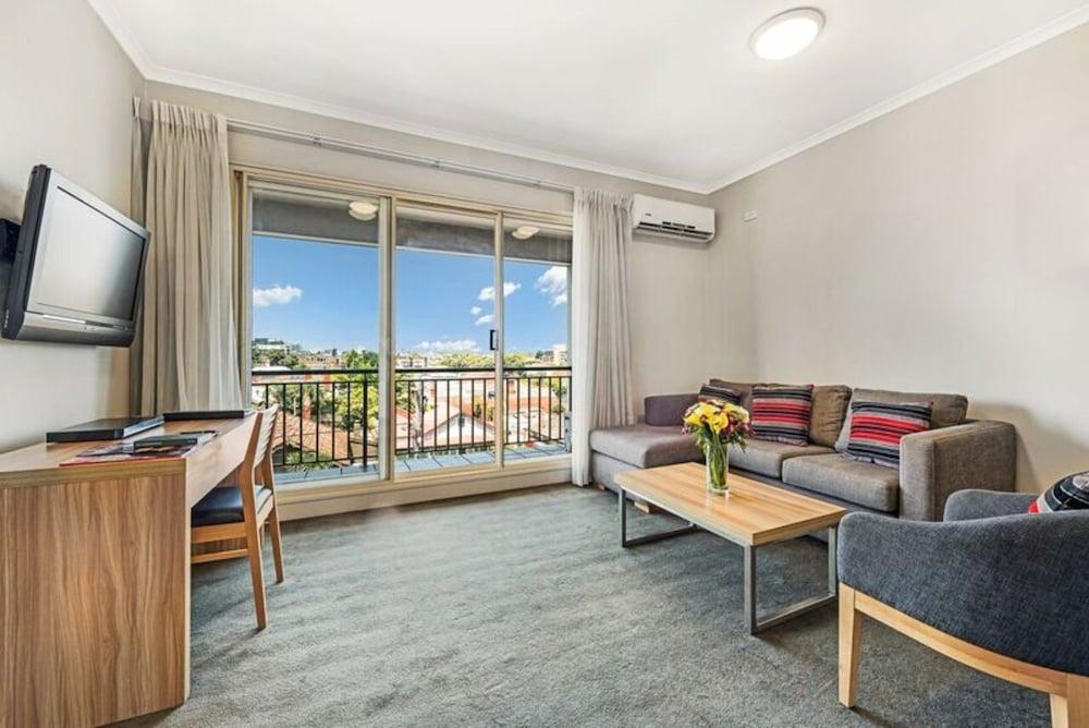 Punt Road Apartment Hotel Мельбурн Экстерьер фото