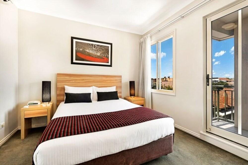 Punt Road Apartment Hotel Мельбурн Экстерьер фото