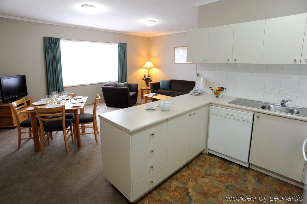 Punt Road Apartment Hotel Мельбурн Номер фото