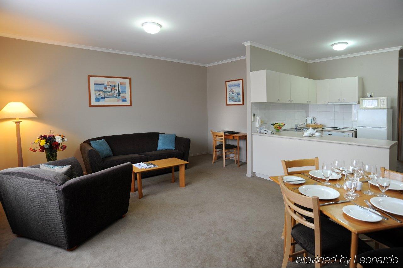 Punt Road Apartment Hotel Мельбурн Номер фото