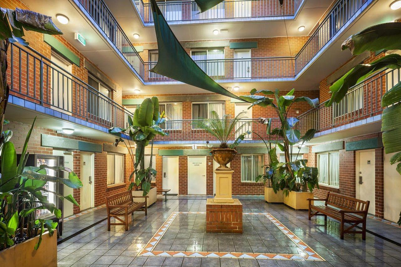 Punt Road Apartment Hotel Мельбурн Экстерьер фото