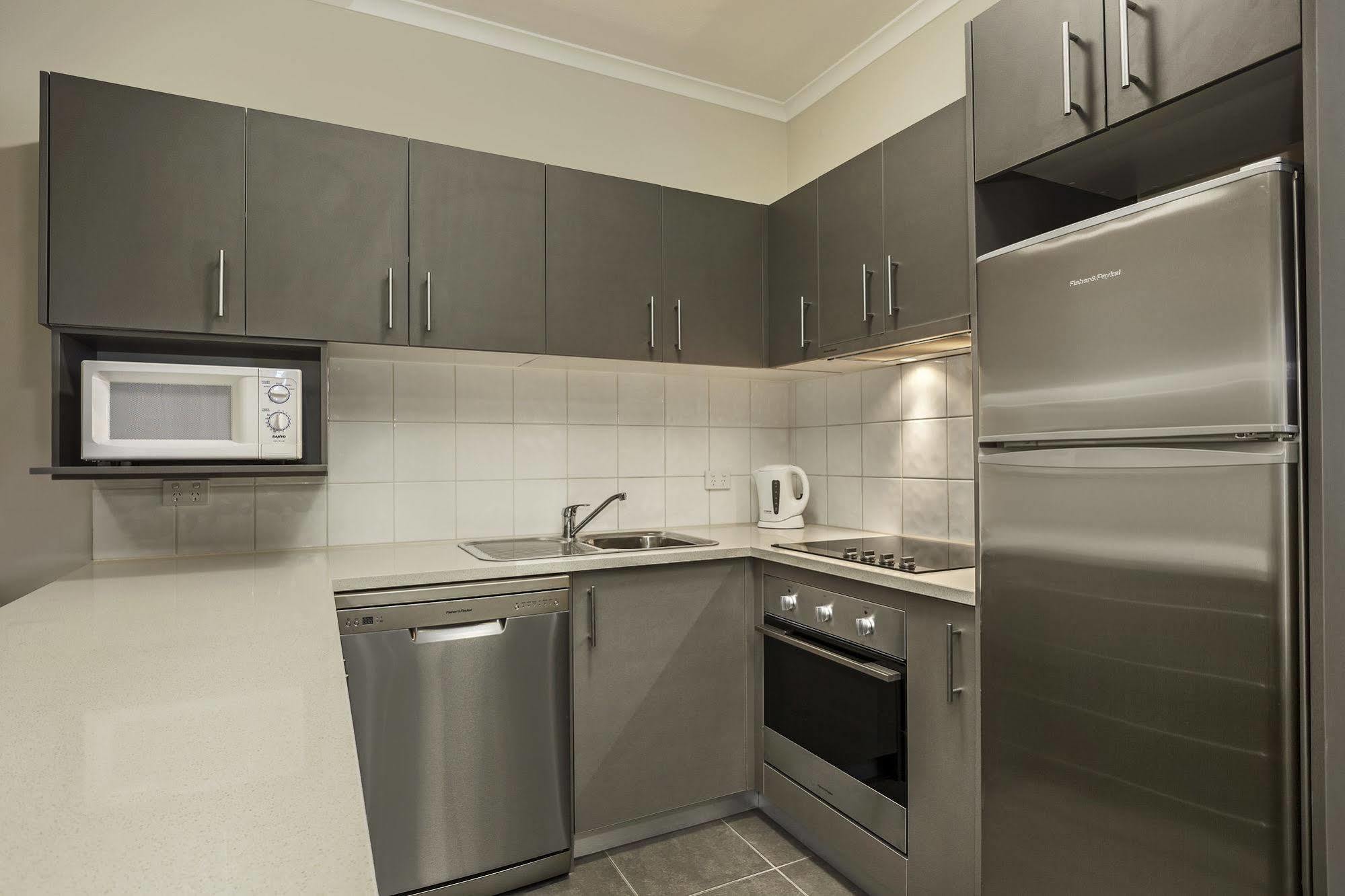 Punt Road Apartment Hotel Мельбурн Экстерьер фото